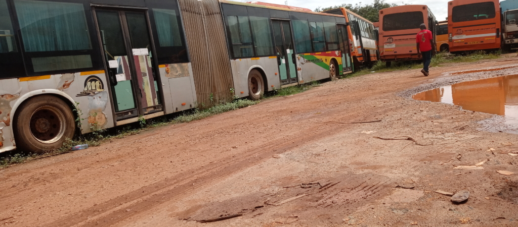 Abandoned MMT buses. Photo by Zack Ohemeng Tawiah