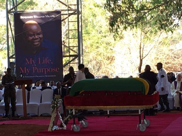 Tanzanians in Mkapa's home town pay their last respects ...