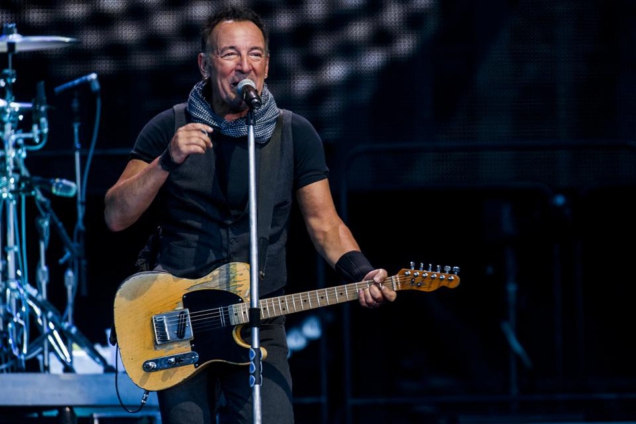 Bruce Springsteen's Letter To You makes UK album chart history as it ...