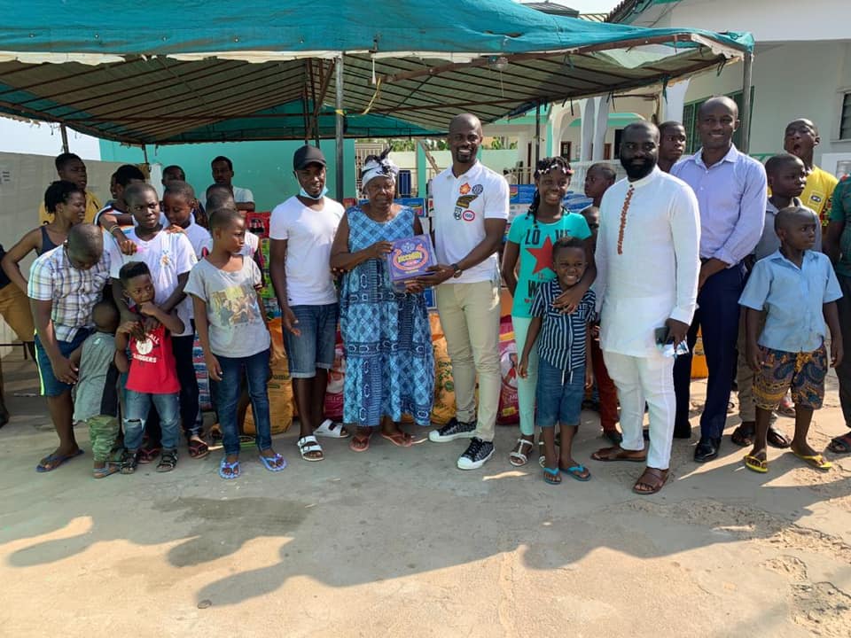 George Boateng puts smiles on faces of kids at Teshie Orphanage ...