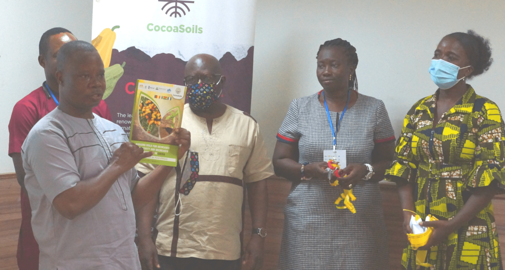 Dr. Amos Quaye unveils the CocoaSoils training manual for field officers