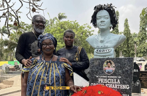 Ebony s family visits her grave on 4th anniversary of her death