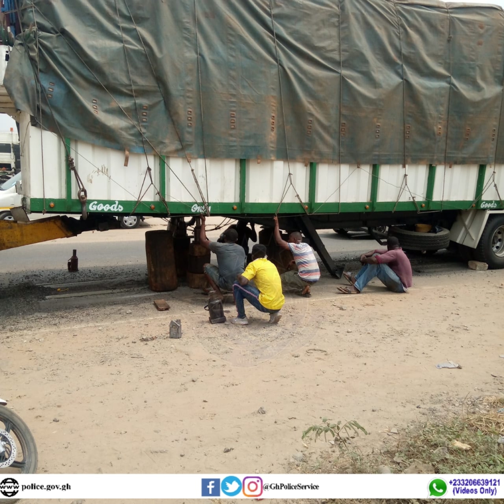 Loaded articulated truck breaks down, obstructs traffic on Accra-Nsawam highway