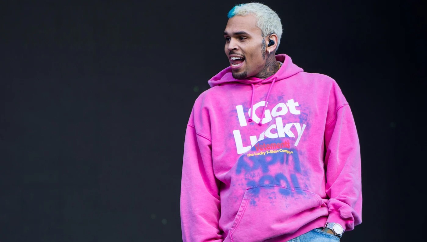 Chris Brown throws fan’s phone into the crowd for filming while on ...