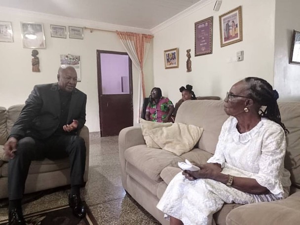 Mahama visits veteran actress Grace Nortey