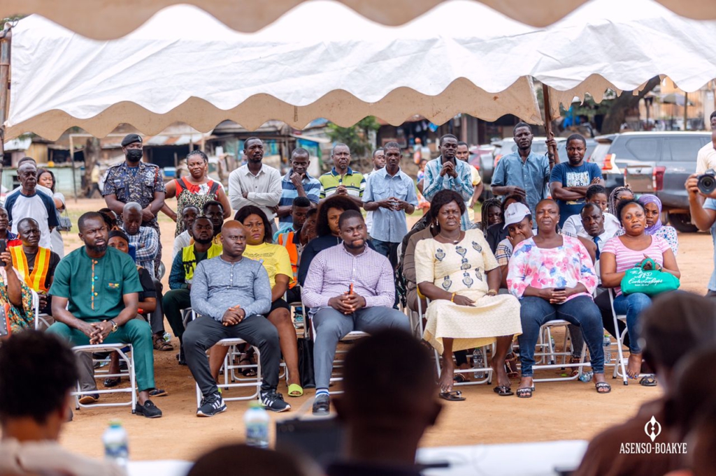 Asenso-Boakye cuts sod for Bantama Ahenbronum Community Library