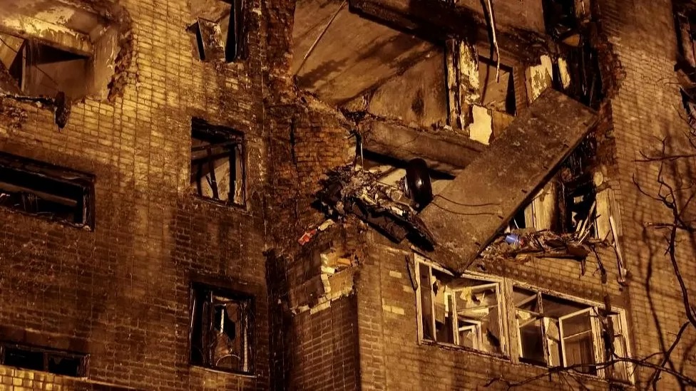 Russian warplane crash kills 13 in apartment block