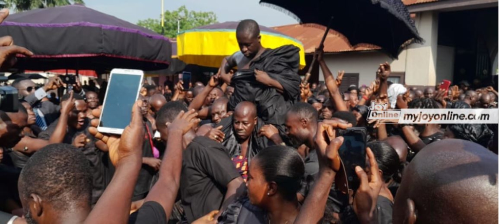 Otumfour Osei Tutu II enstools Chief of Abrenyase