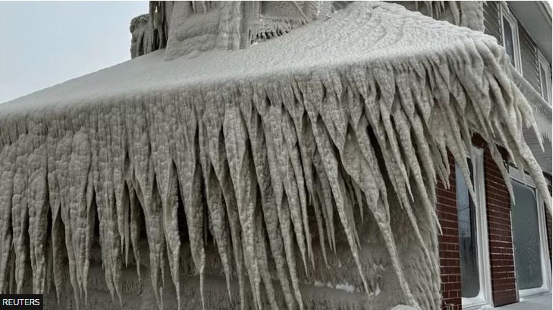 US winter storm: Americans and Canadians face mass outages on Christmas Day