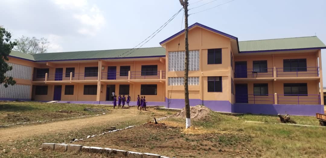 Peki SHS old students hand over refurbished 21-unit classroom to school ...