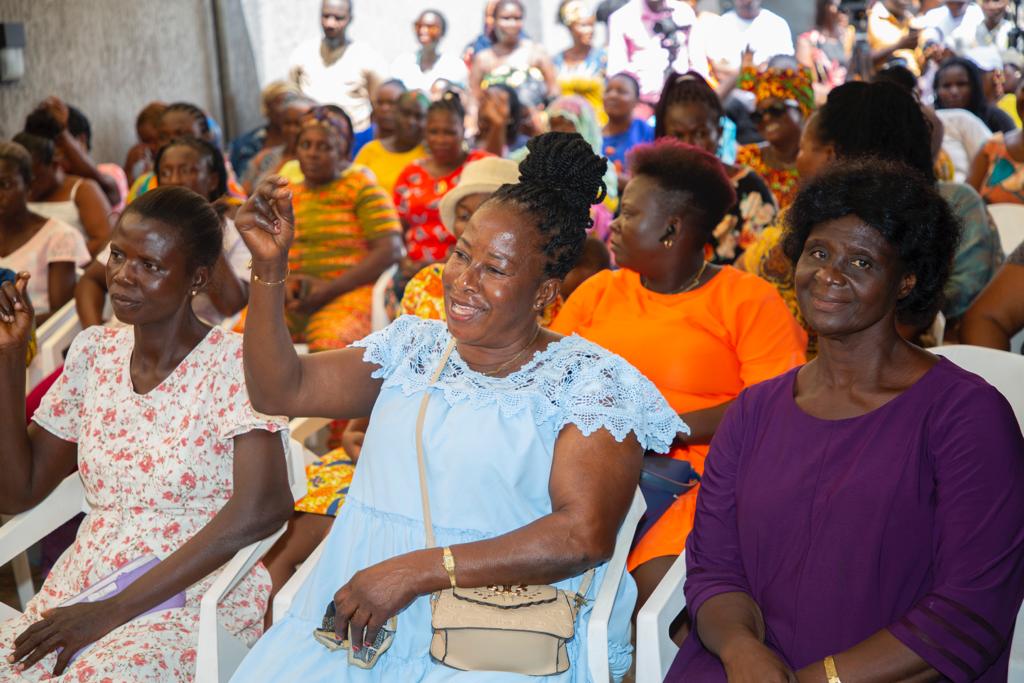 Jefferson Sackey gives soft loans to NPP Women in Ablekuma Central