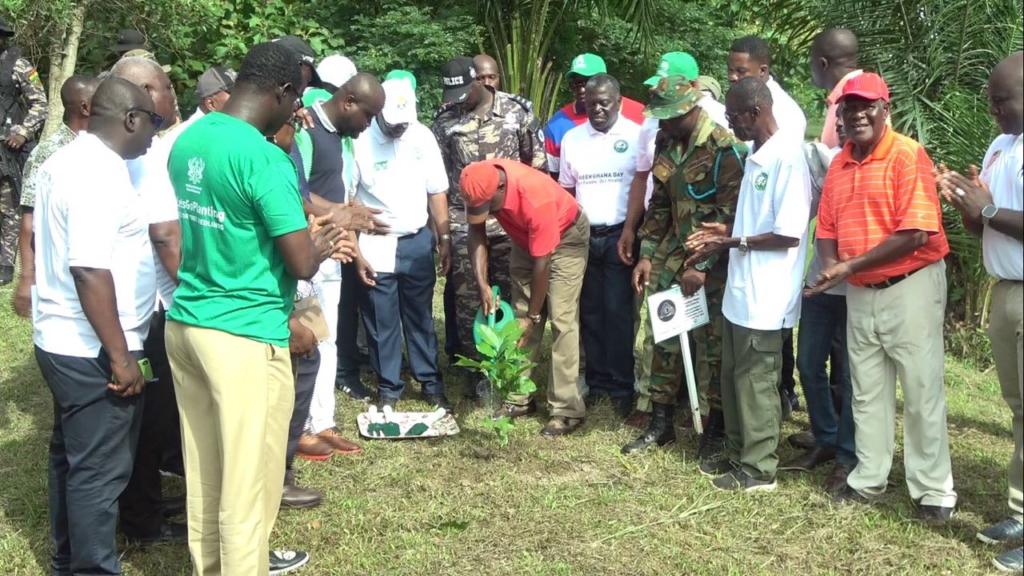 Asantehene leads tree planting in Kumasi as part of Green Ghana Day initiative 