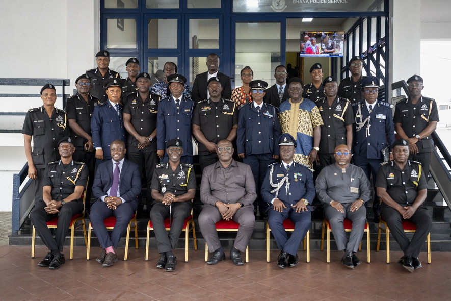 Group photo of the Sierra Leonean delegation with their Ghanaian hosts at the Police Headquaters, Accra.