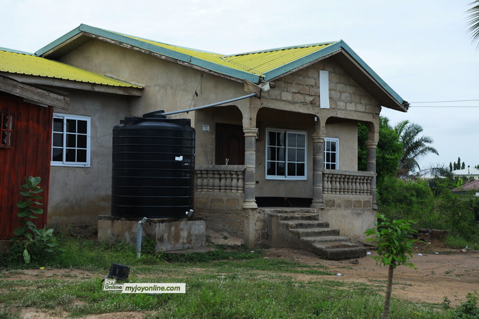 Many Ghanaians, particularly in rural communities, have long believed that rainwater is one of the purest water sources, coming directly from the sky and seen as a gift from God. For generations, people have harvested rainwater, using it for drinking, cooking, bathing, and even serving it as a prized refreshment to special guests.